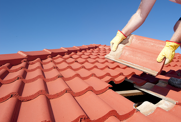 Wild Roofing repairs and replaces roofs in Sarasota, FL